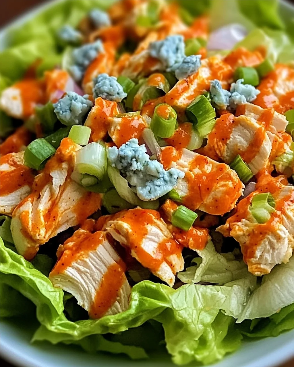 Buffalo-Hühnchen-Salat: Schnell & Würzig genießen