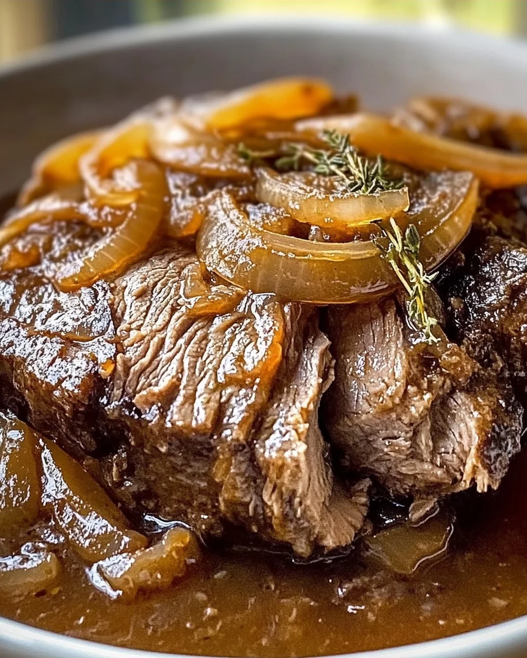 Herzhafter französischer Zwiebel-Rinderbraten für Gemütlichkeit